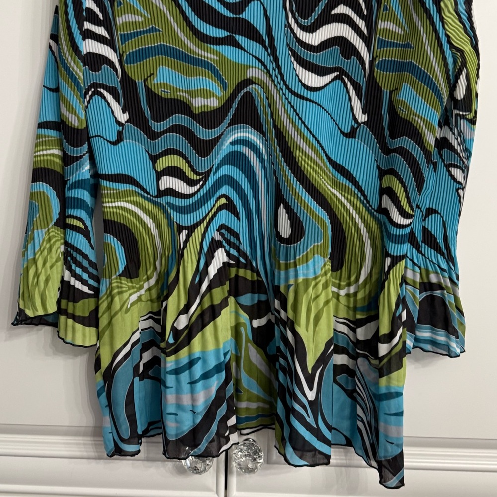Vintage NICOLA Woman Size 3X Abstract Blue + Green Swirl Print Pleated Blouse - Picture 7 of 11